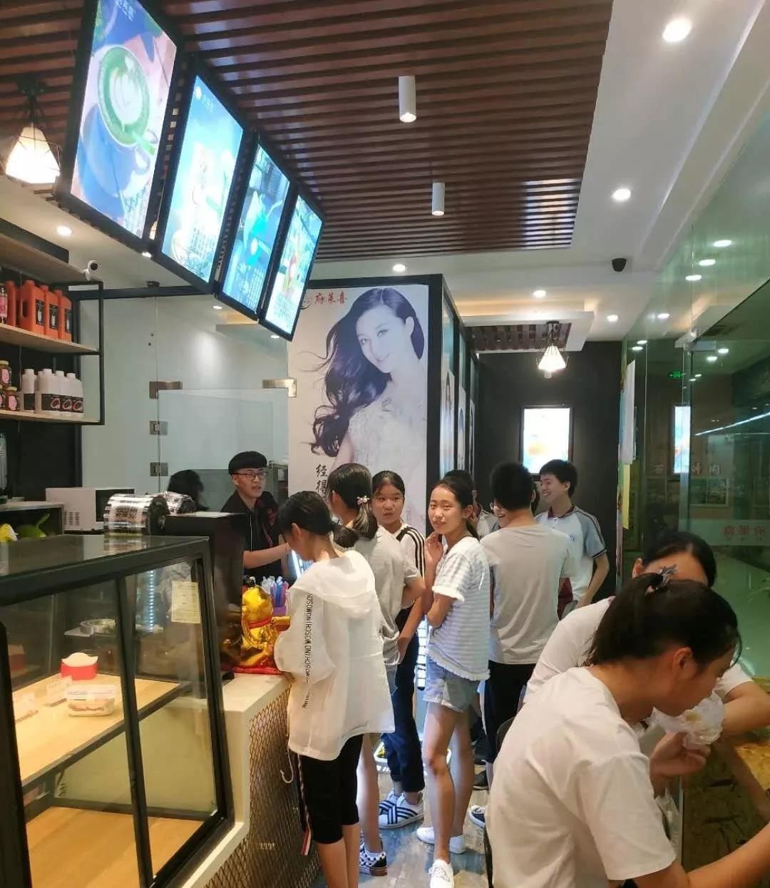 廣州金達(dá)咖啡飲品城-飲品店經(jīng)營時(shí)的小竅門有哪些? 廣州金達(dá)咖啡飲品城-飲品店經(jīng)營時(shí)的小竅門有哪些?