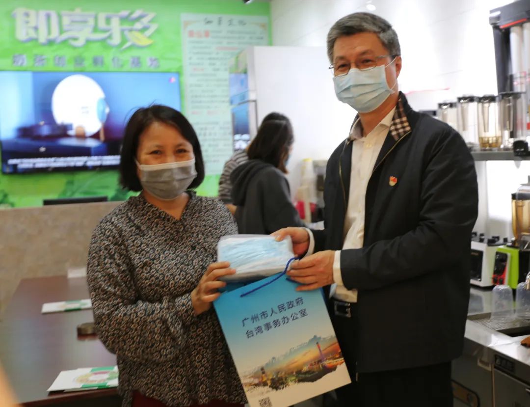 【領導關懷】廣州市臺辦曾主任率隊蒞臨金達咖啡飲品城慰問臺商并指導工作 【領導關懷】廣州市臺辦曾主任率隊蒞臨金達咖啡飲品城慰問臺商并指導工作