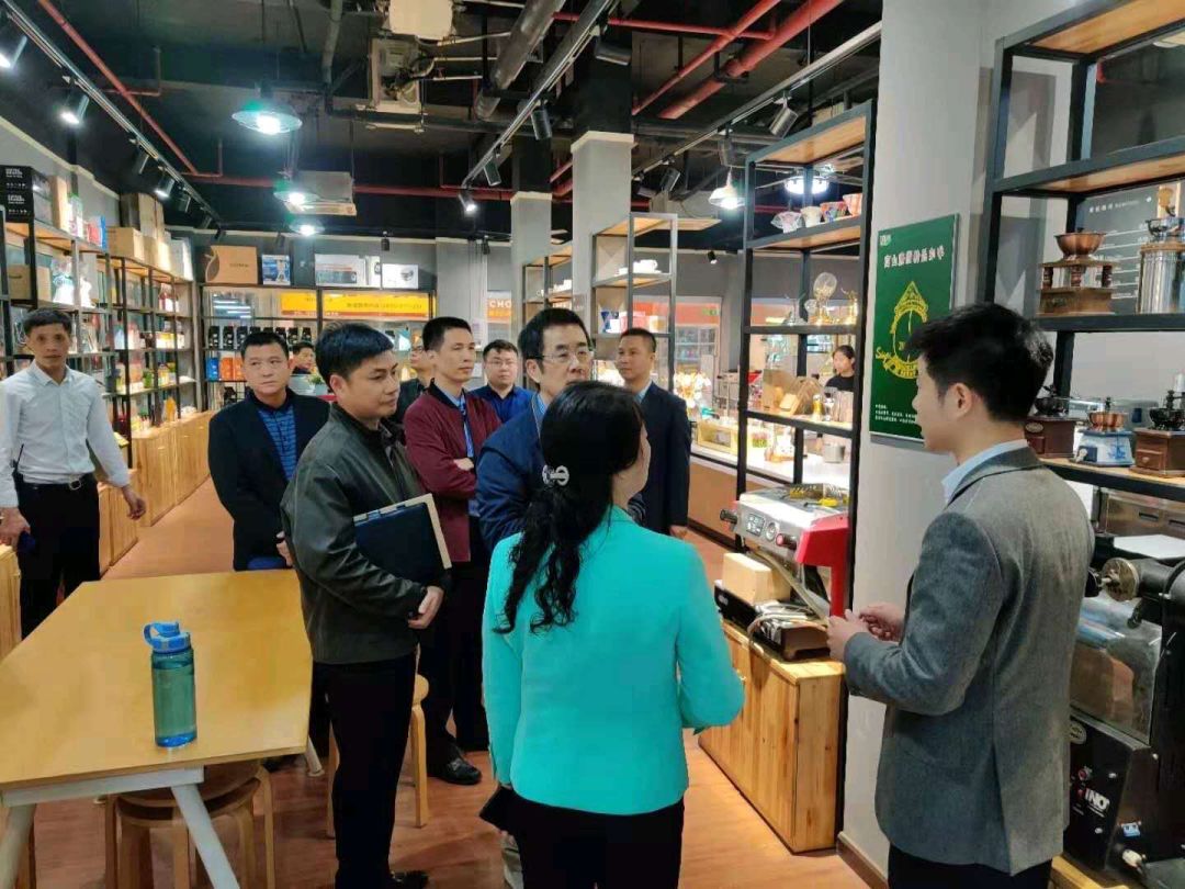 【市場動態(tài)】白云區(qū)副區(qū)長盧綺文帶隊到金達(dá)咖啡飲品城檢查安全生產(chǎn)工作 【市場動態(tài)】白云區(qū)副區(qū)長盧綺文帶隊到金達(dá)咖啡飲品城檢查安全生產(chǎn)工作