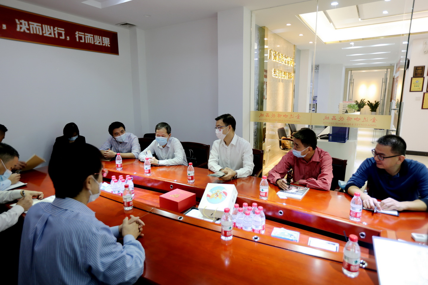 廣州市貿(mào)促會(huì)楊勇主任一行蒞臨金達(dá)咖啡飲品城調(diào)研指導(dǎo)工作 廣州市貿(mào)促會(huì)楊勇主任一行蒞臨金達(dá)咖啡飲品城調(diào)研指導(dǎo)工作